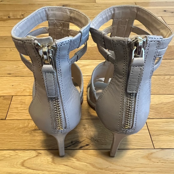 Tan heels - Picture 3 of 4